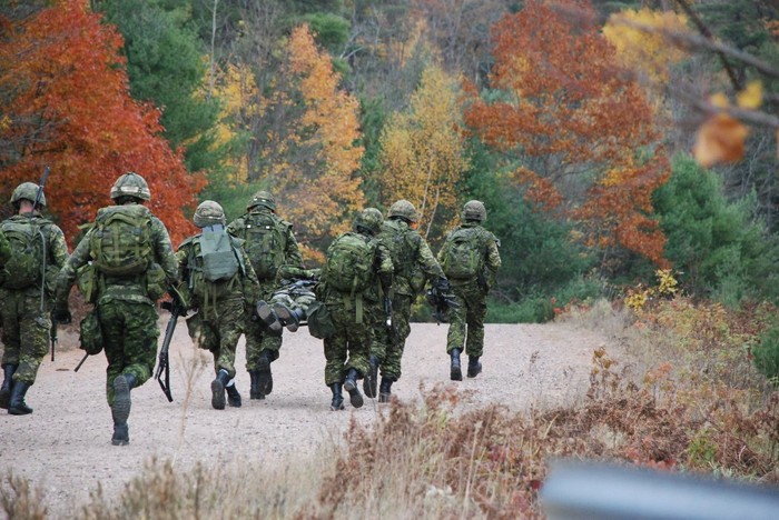 Binh sỹ thuộc Đại đội Tháng 11, Tiểu Đoàn 3, Trung đoàn bộ binh Hoàng Gia quân đội Canada tham gia diễn tập
